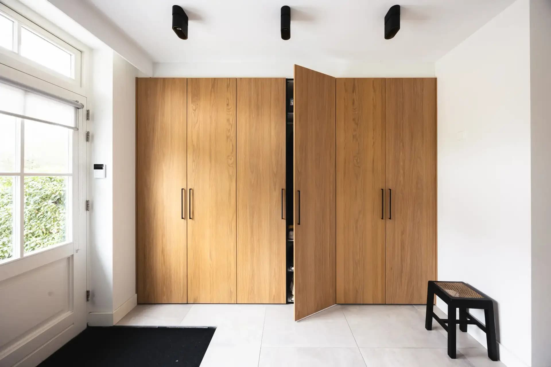 Garderobekast in eiken fineer