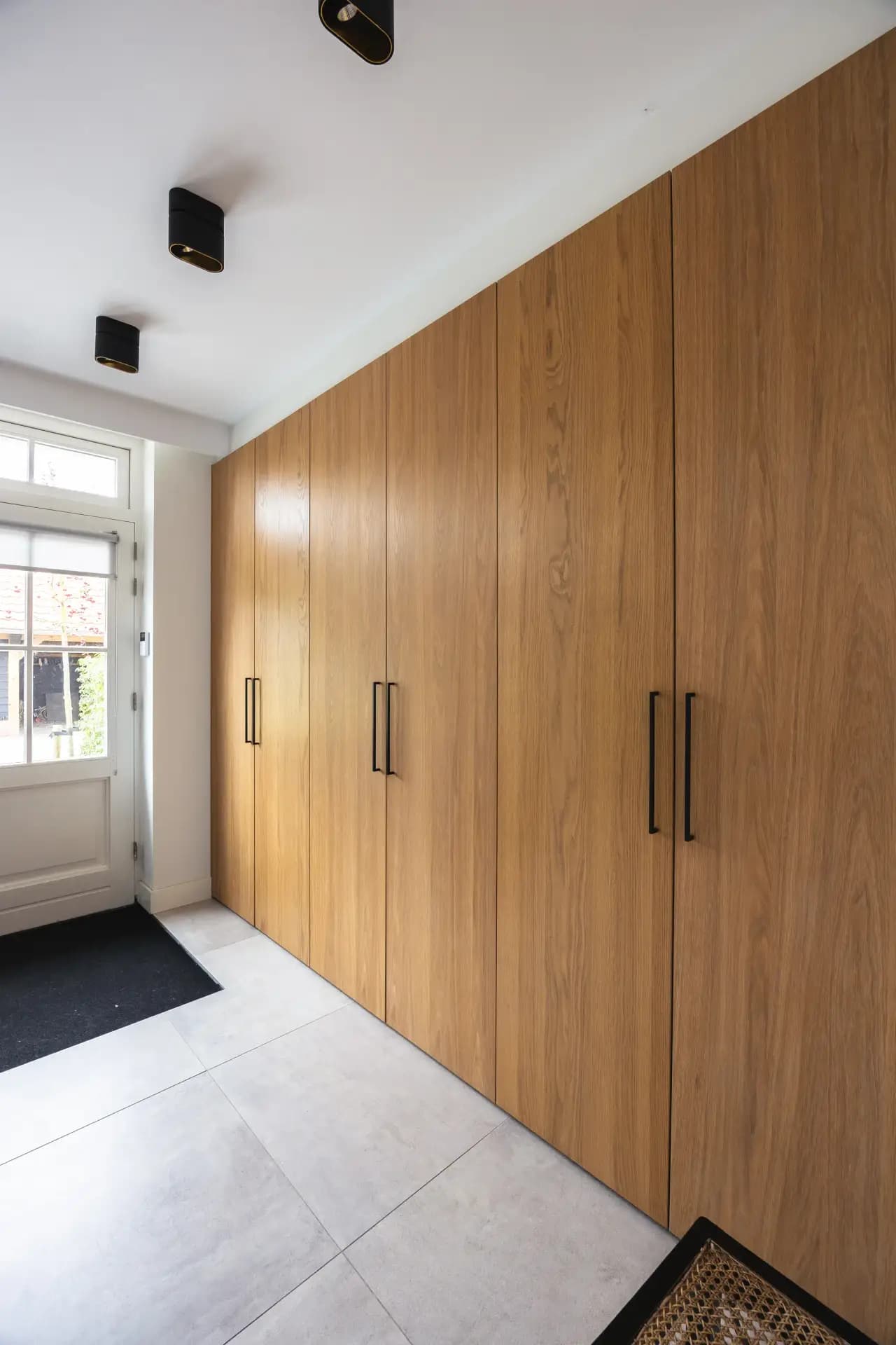 Garderobekast in eiken fineer