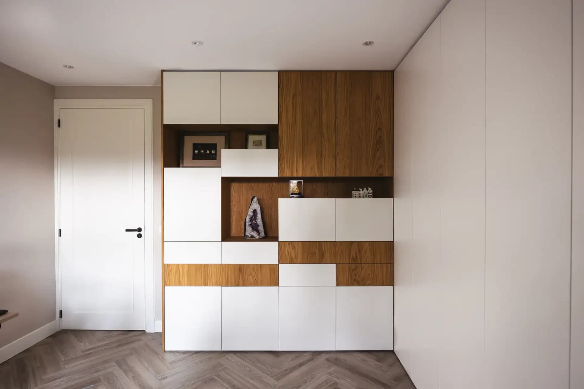 Gecombineerde wandkast en draaideurkast