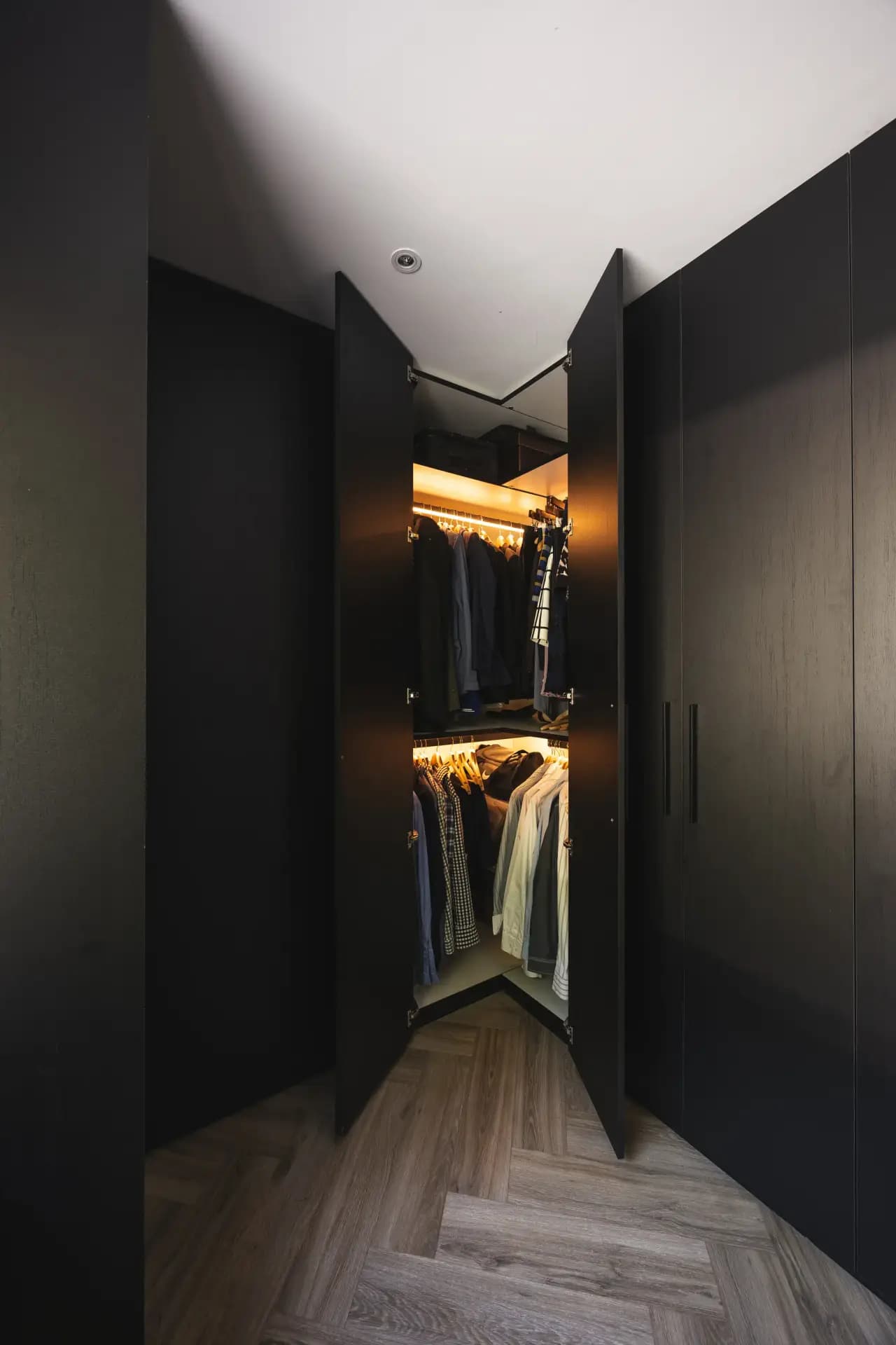 Hoekkledingkast op maat