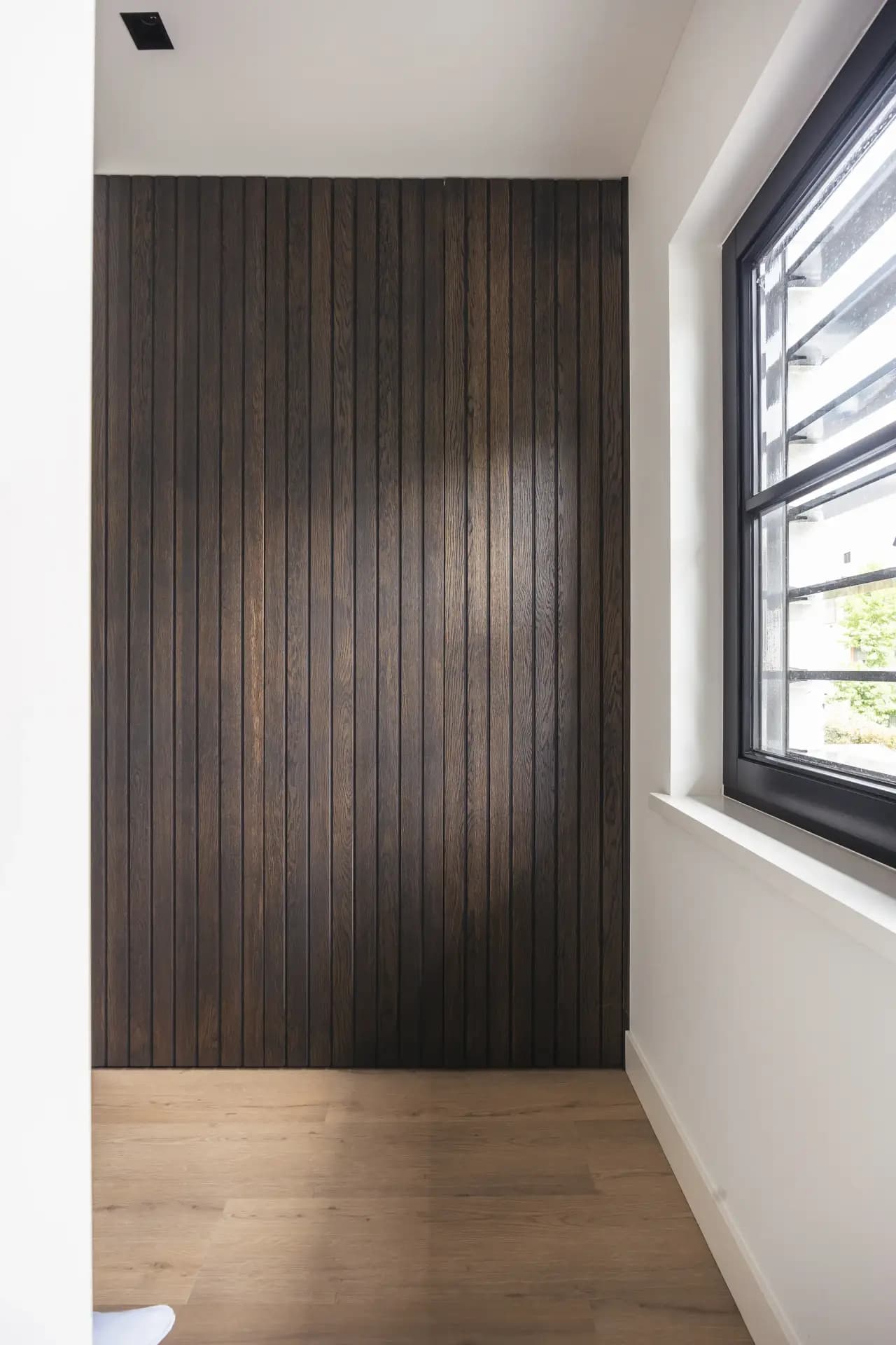 Kledingkast op maat in eiken afwerking