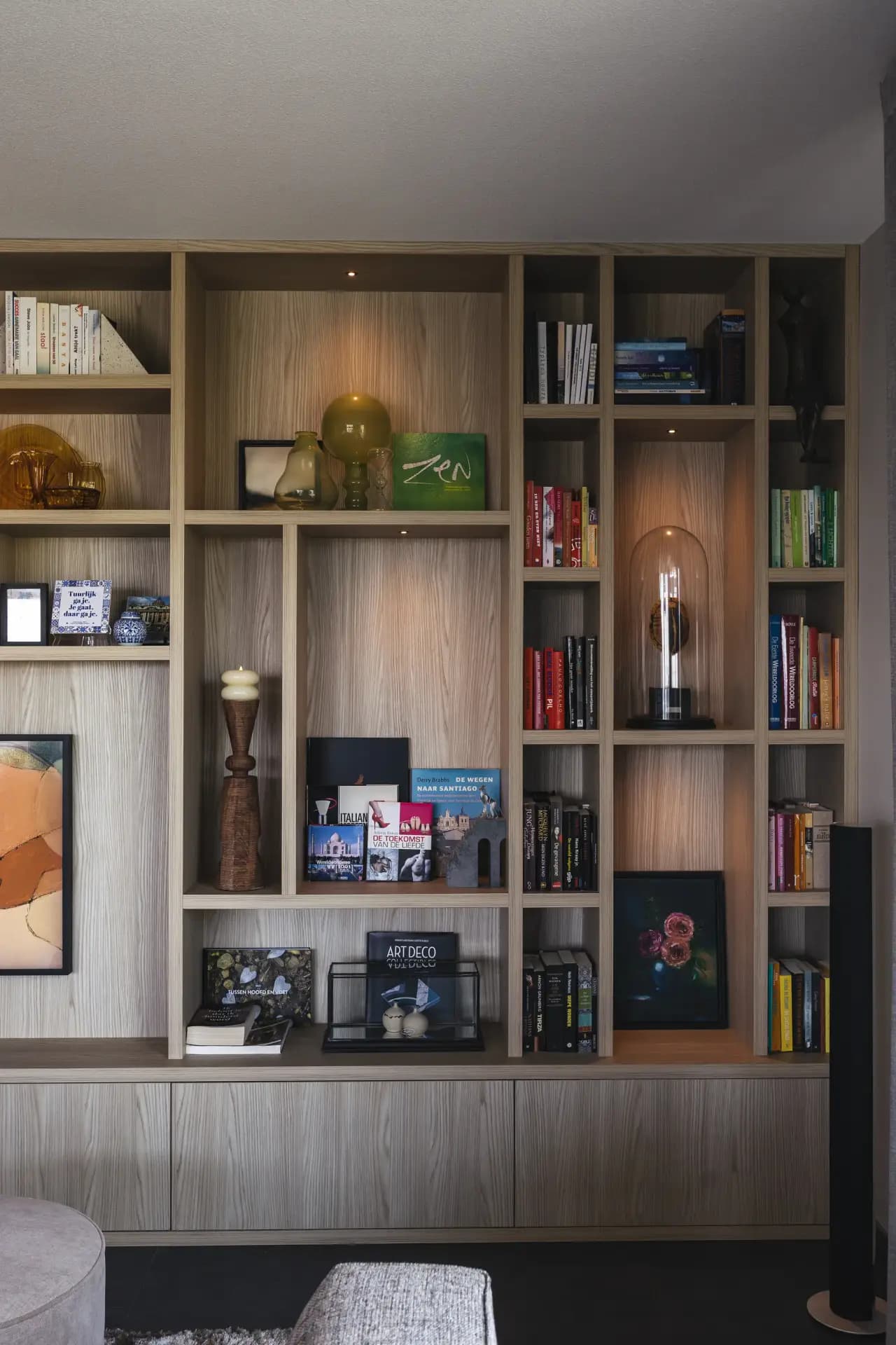 Wandkast met tv om haard