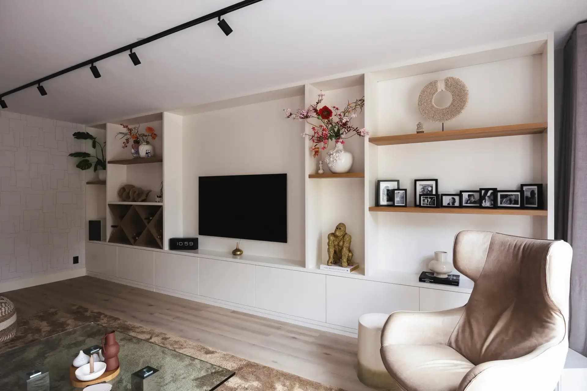 Wandmeubel met vak voor wijn en tv