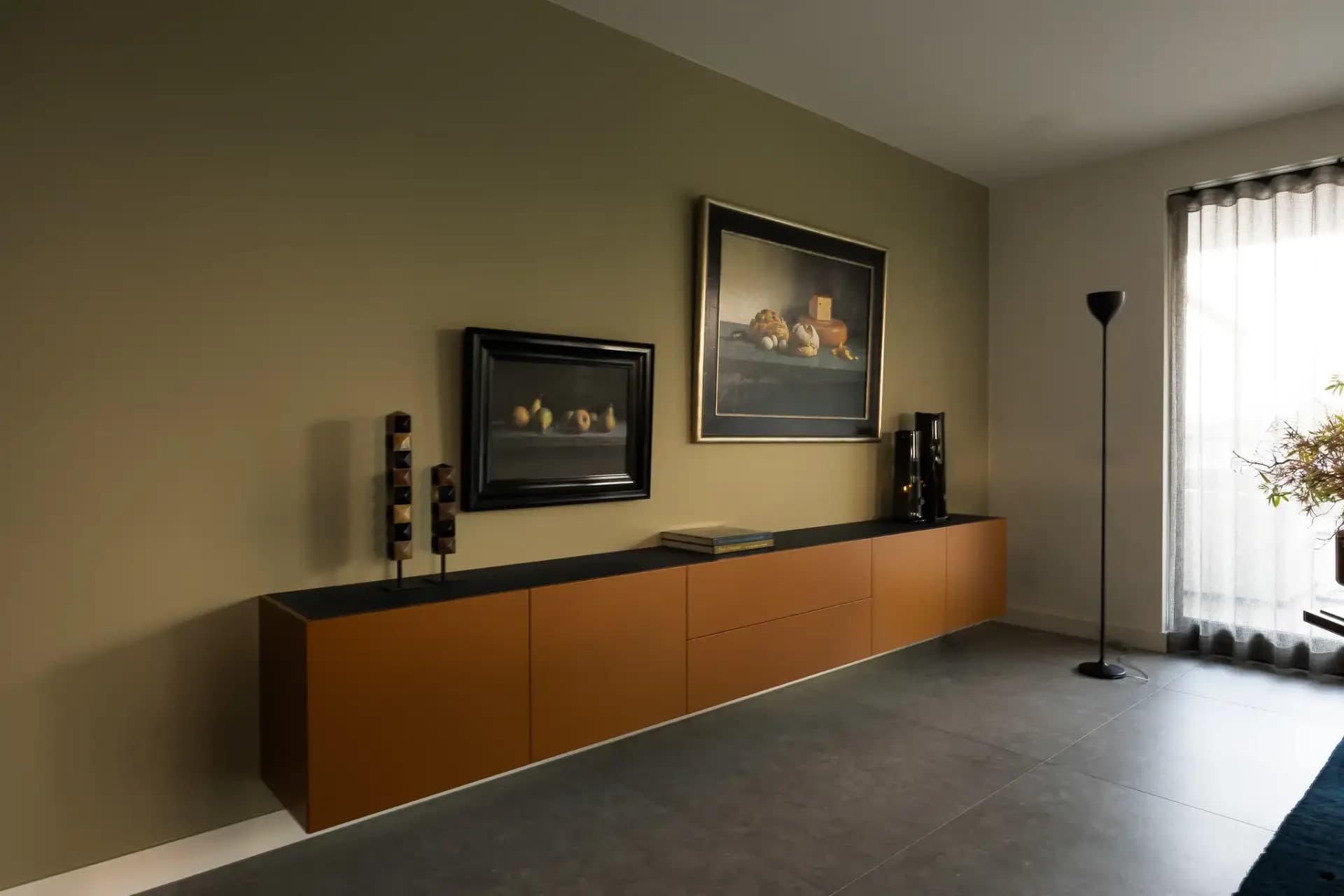 Zwevend dressoir in woonkamer