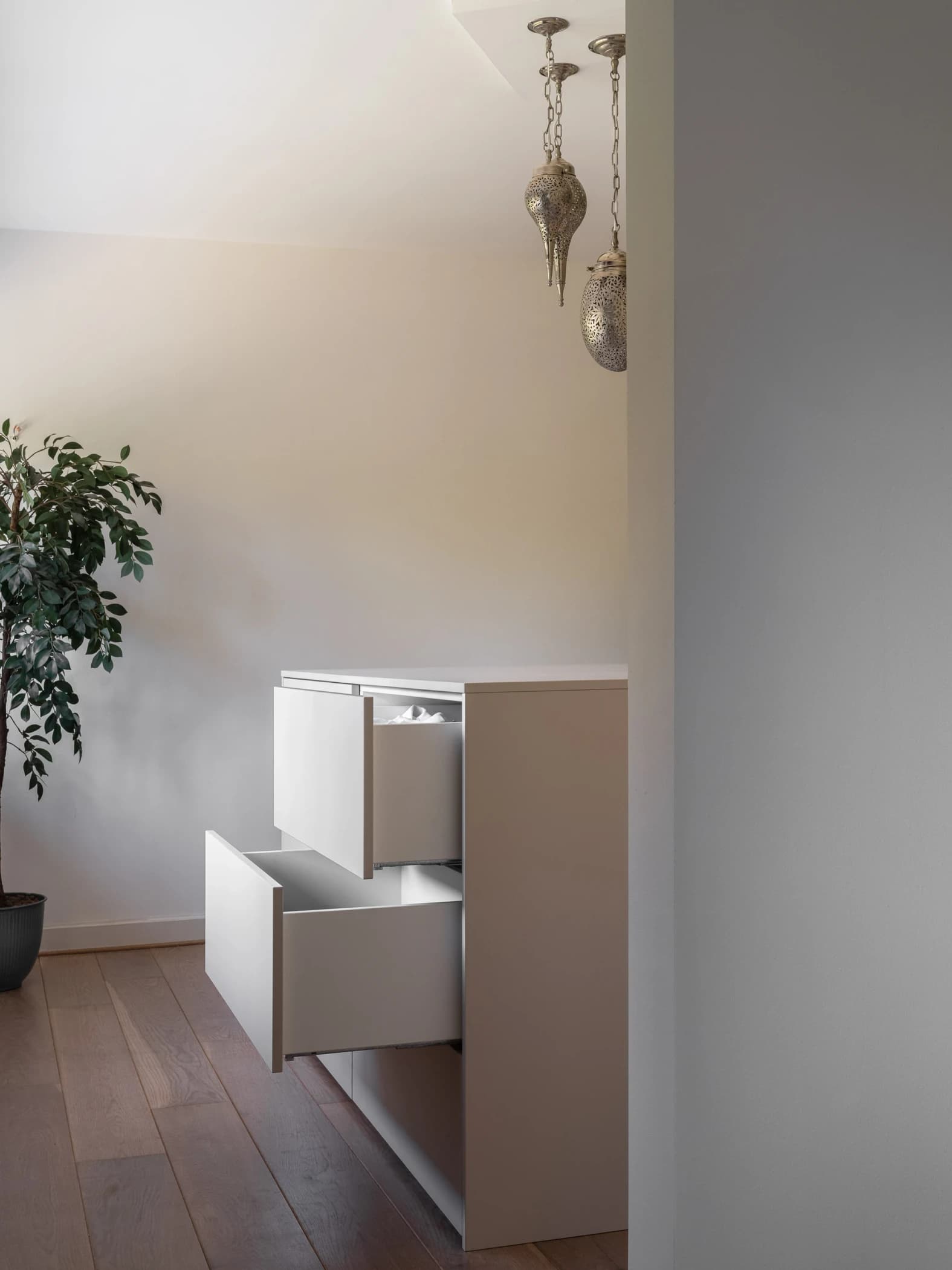 Kledingkast met combinatie van lades voor optimaal overzicht