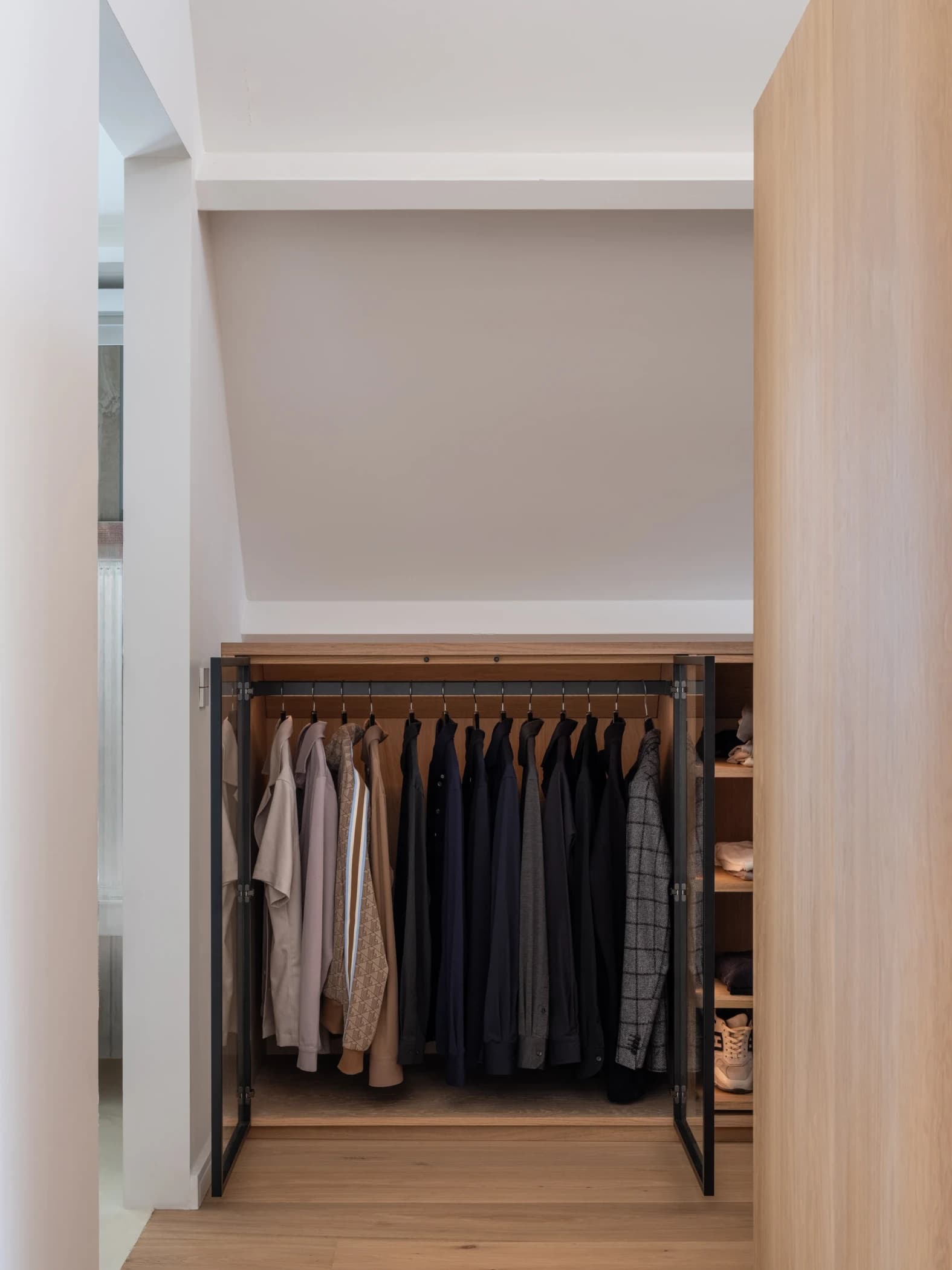 Inloopkast met rookglas deuren