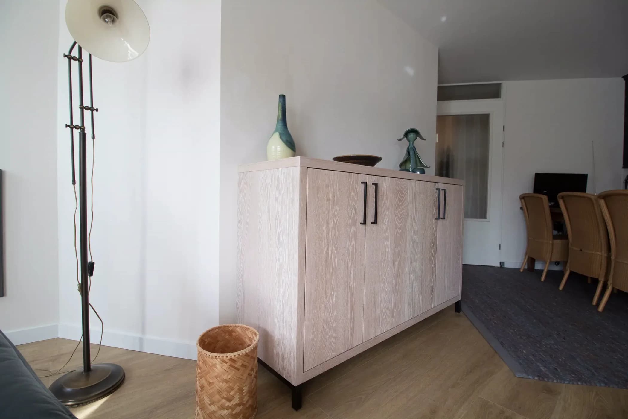 Eiken fineer dressoir met deurtjes