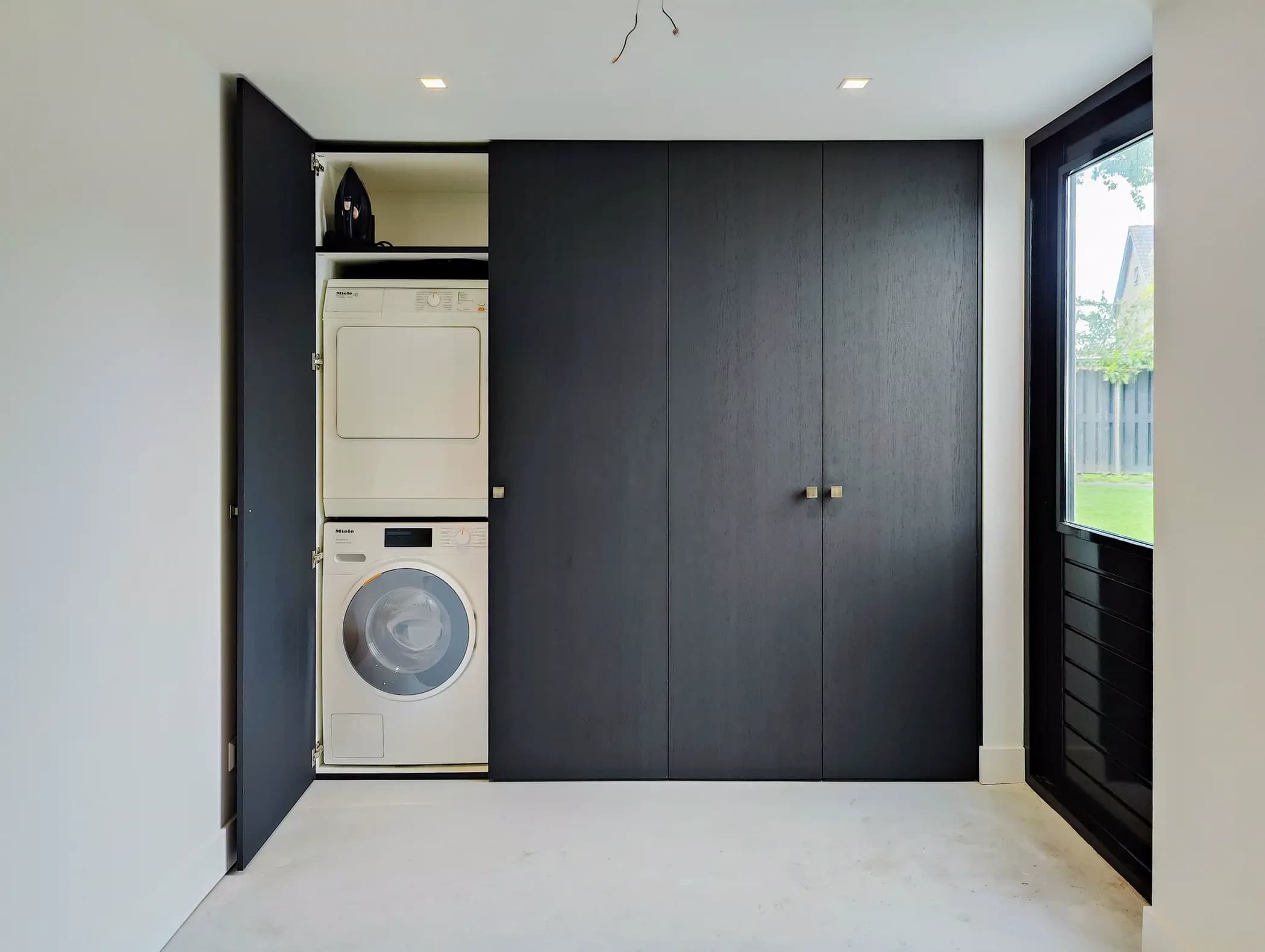 wasmachinekast; bijkeukenkast; droger zwart